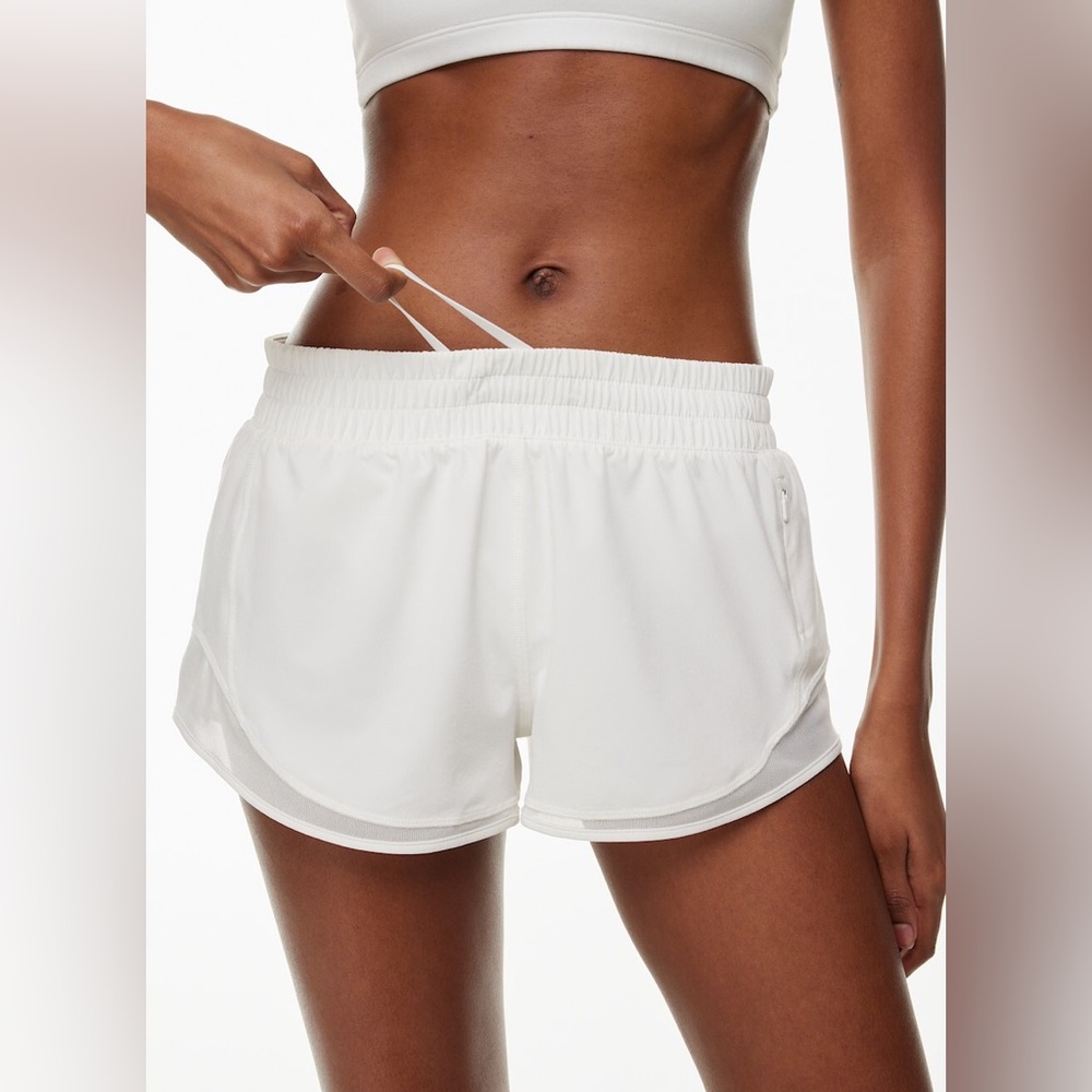 Aritzia Move Tech Legacy Lo Rise 2.5 Short Size 0 NWOT